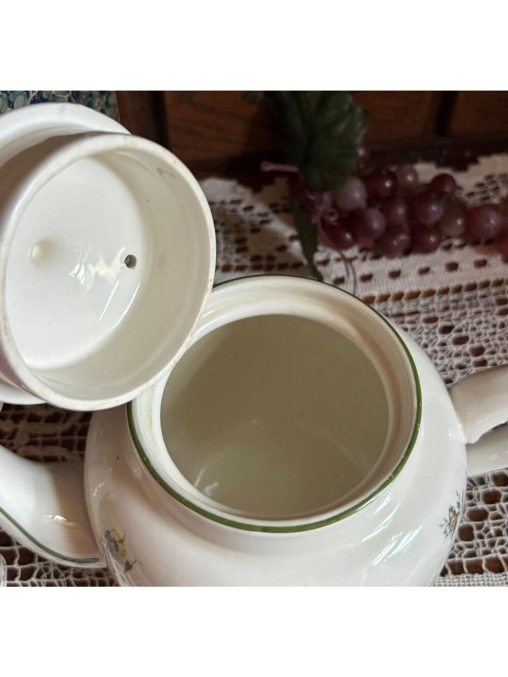 Vintage Price Kensington England Teapot Cottage Village Green Trim English Potte - Picture 5 of 7